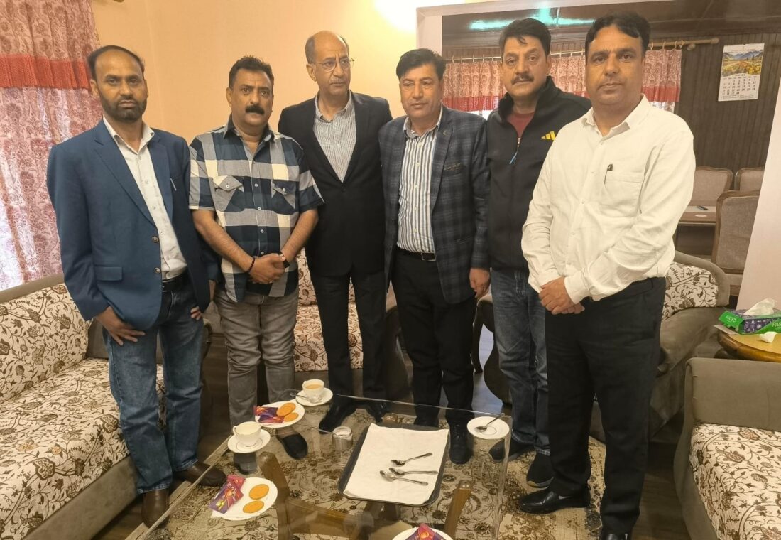 JKEJCC Delegation Meets Advisor to CM, Discusses Key Employee Welfare Issues JKEJCC Delegation Meets Advisor to CM, Discusses Key Employee Welfare Issues