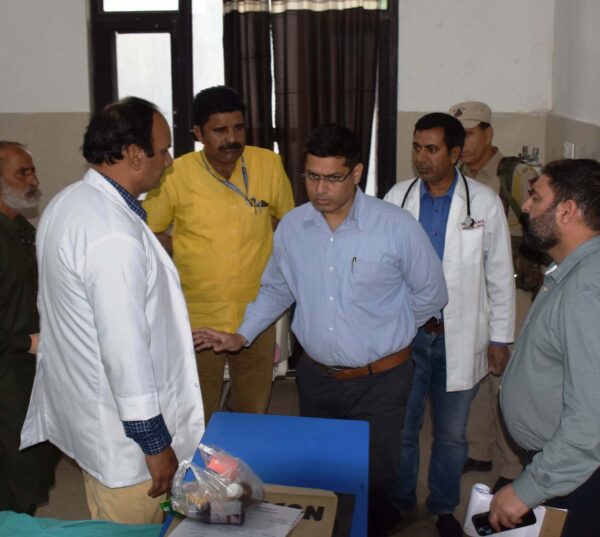 Deputy Commissioner meets shelling victims at District Hospital Poonch