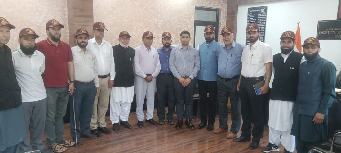 Ex-Servicemen in Poonch Volunteer for Emergency Services, Meet DC to Discuss Welfare and Border Safety Ex-Servicemen in Poonch Volunteer for Emergency Services, Meet DC to Discuss Welfare and Border Safety