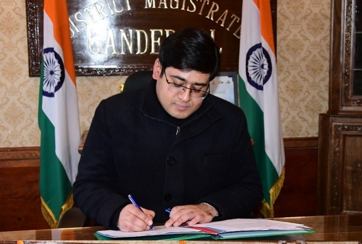 DC Ganderbal urges tribal population to actively participate in Janjatiya Service Delivery camps