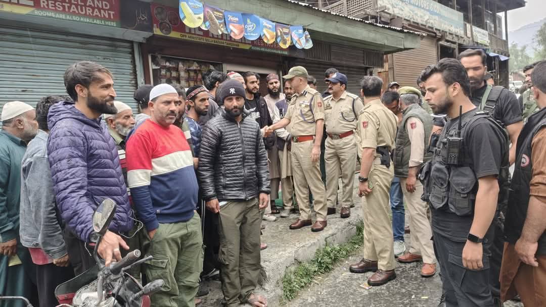 SSP Kupwara Visits Shelling-Affected Border Areas in Karnah, Assures Safety and Support